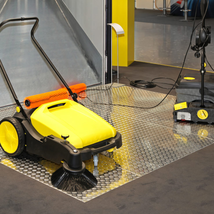 Walk behind scrubbler cleaner for industrial floors