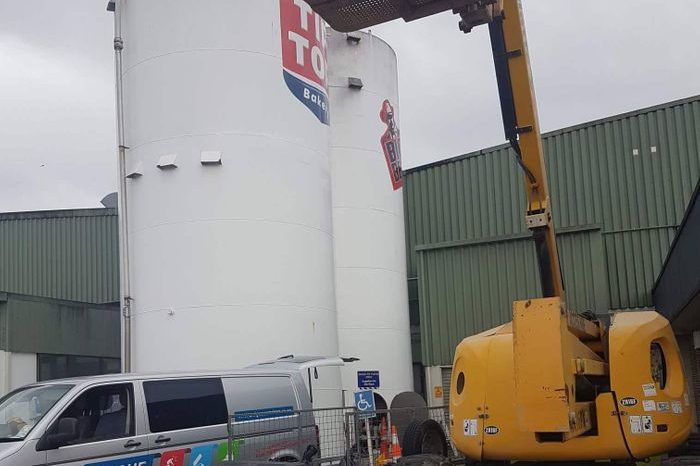 cleaning exterior of silo